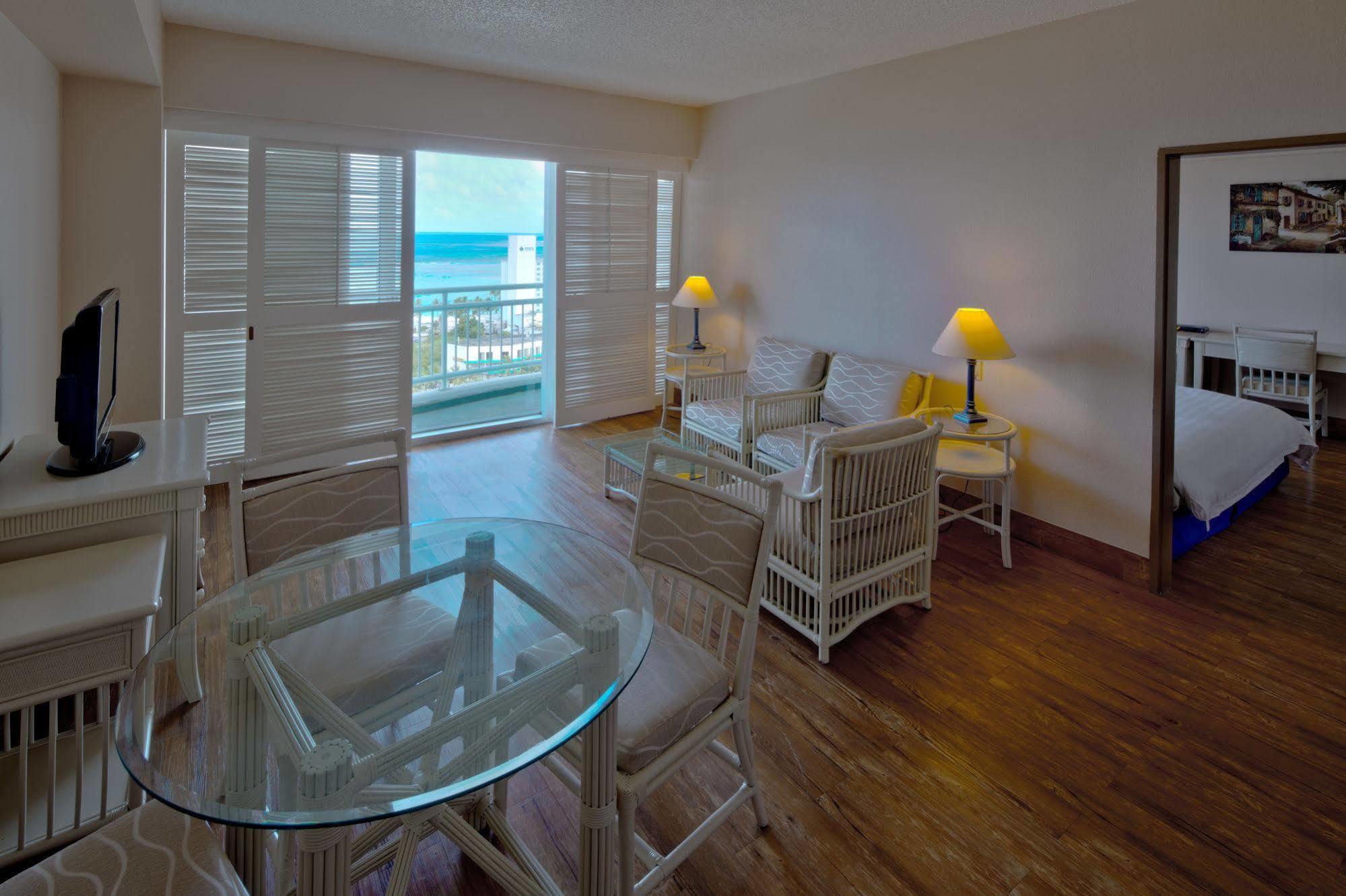 Verona Resort & Spa Tumon Extérieur photo